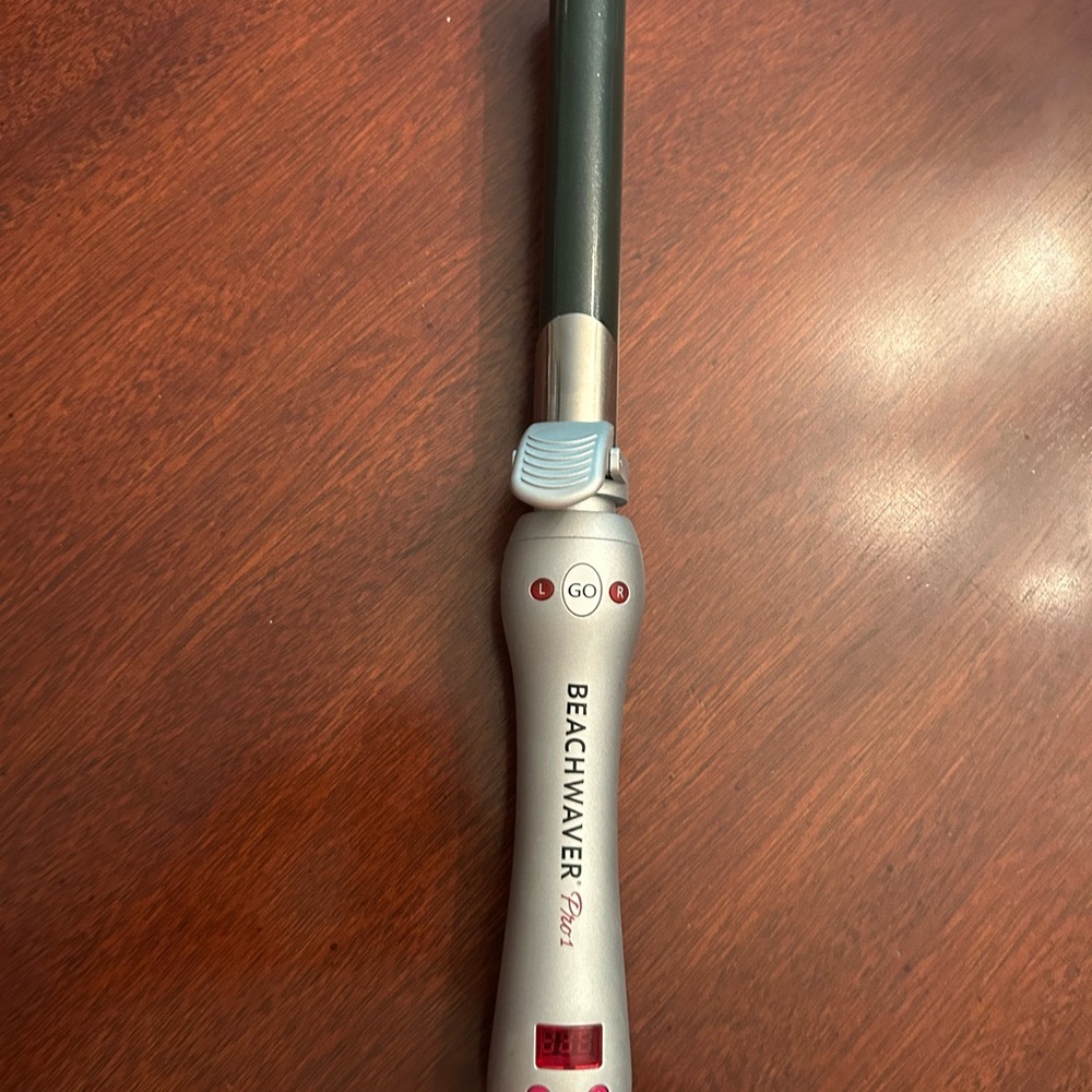 The Beachwaver Co. PRO SERIES
Rotating Curling Iron
